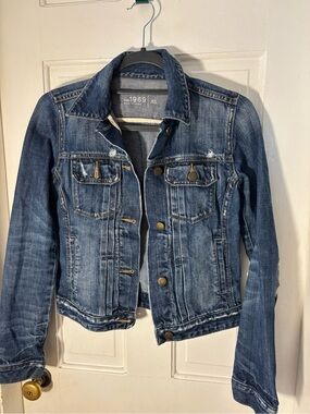 Gap 1969 Distressed Denim Trucker Jacket in a women's size extra small (XS)